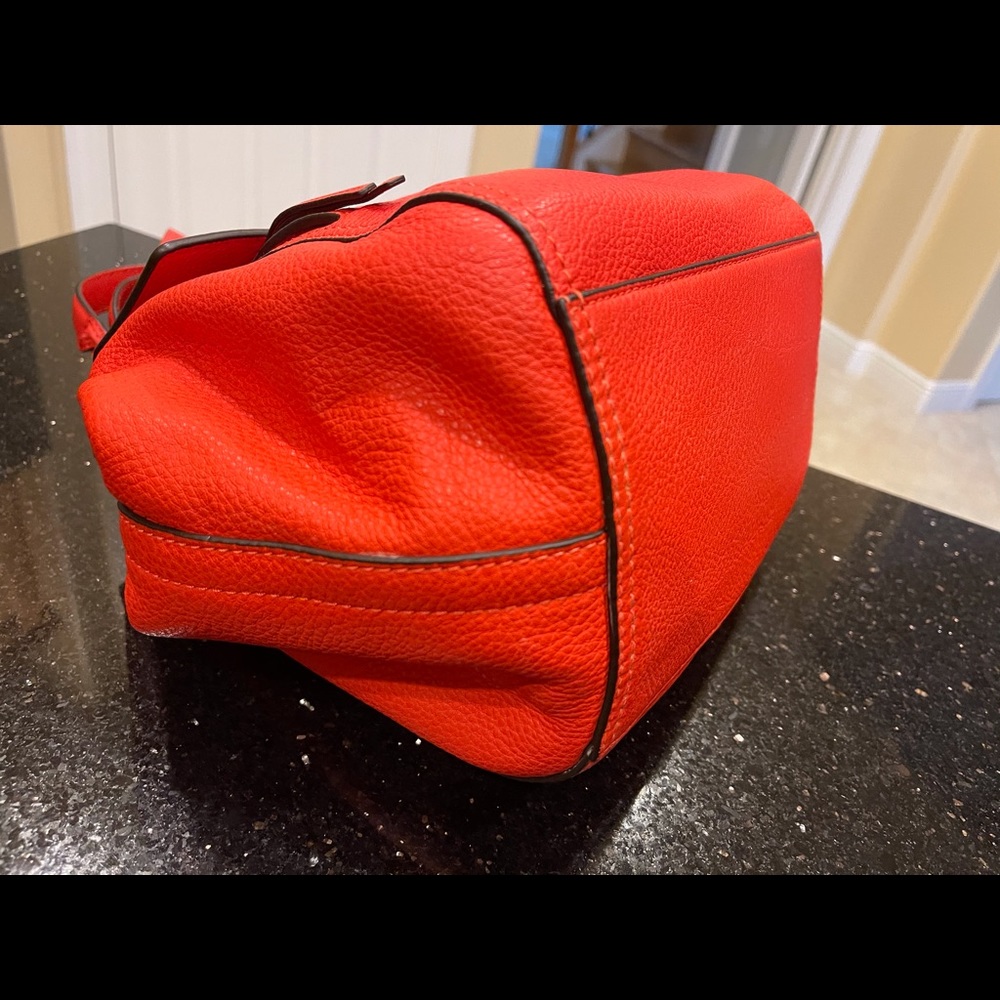 TORY BURCH HALF MOON POPPY ORANGE SAMBA PEBBLE GRAIN LEATHER SHOULDER BAG PURSE - Picture 14 of 15